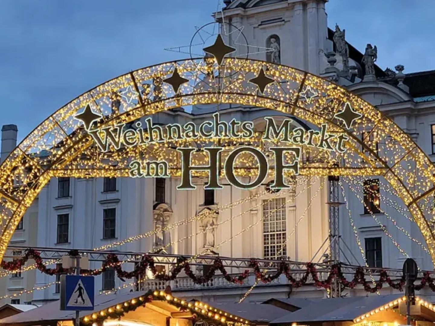 Am Hof lockt mit Kunst, Genuss & Charity-Punsch.