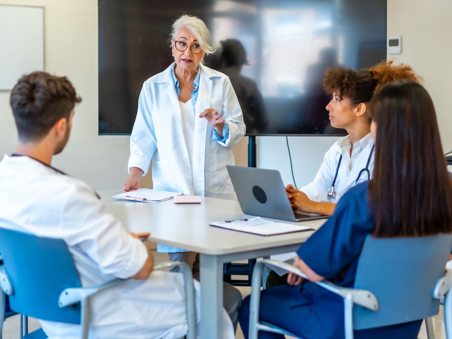 Der FSW bildet wieder Pflegekräfte aus.