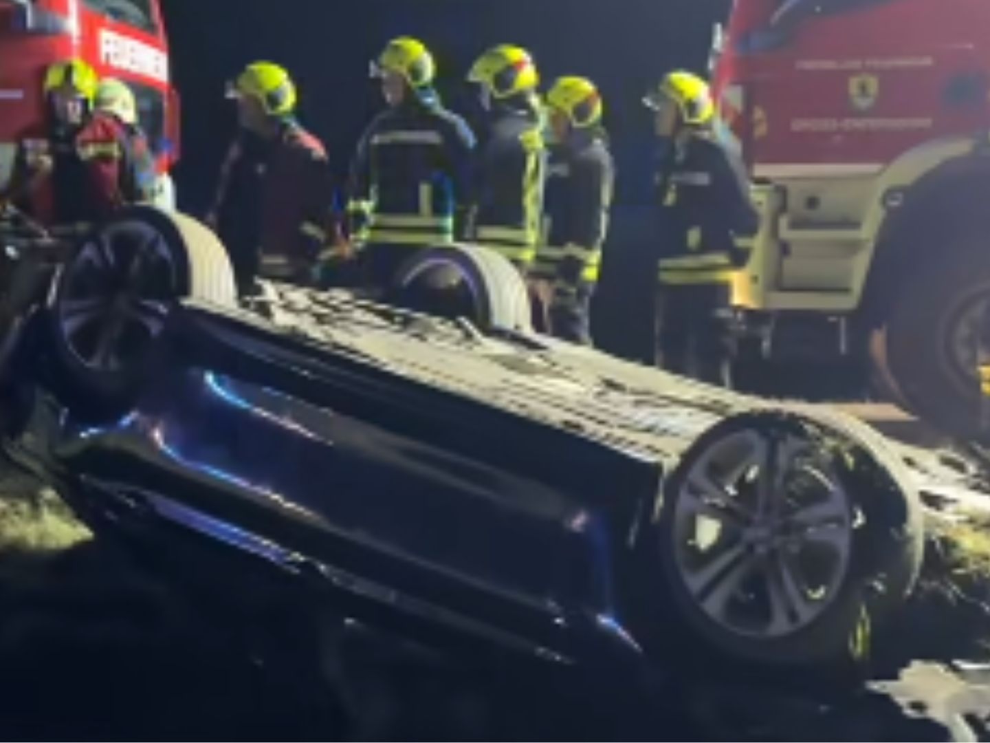 Der Wagen mit Sommerreifen kam in Groß-Enzersdorf bei Glätte von der Straße ab.
