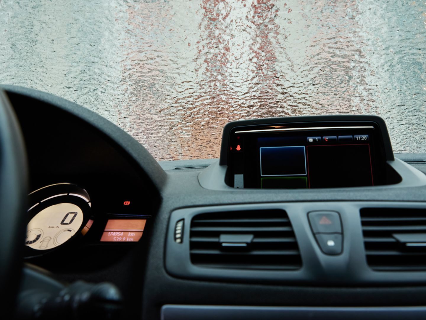 So machen Sie Ihr Auto innen eisfrei.