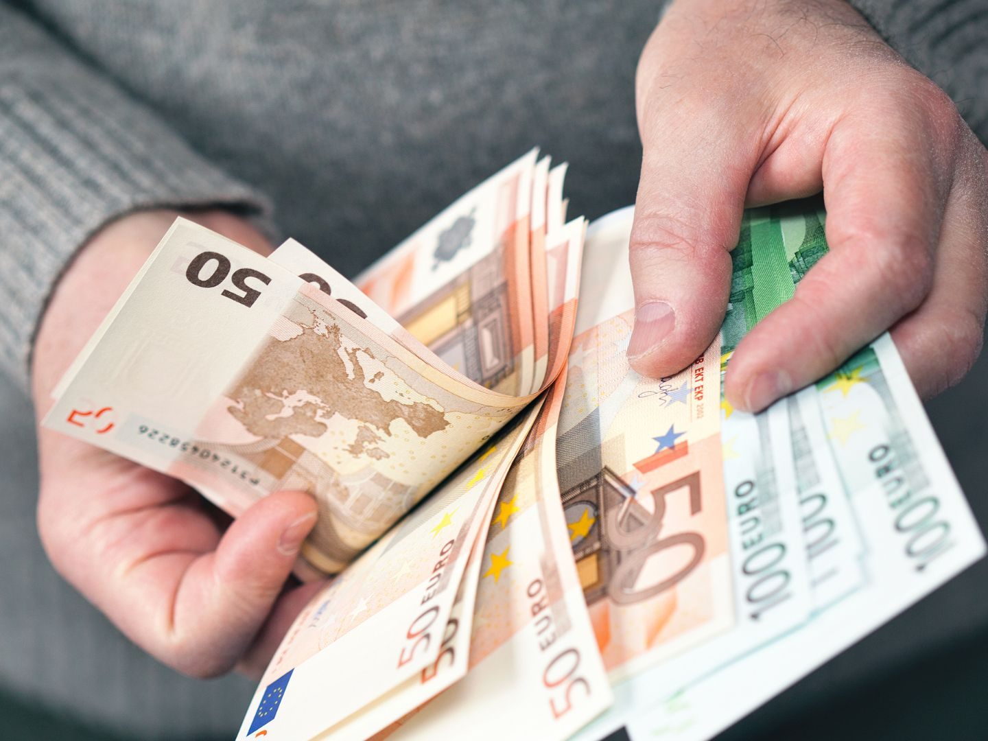 Ab 15. November wird die E-Card-Gebühr fast verdoppelt. das hat Auswirkungen auf das Netto-Gehalt.