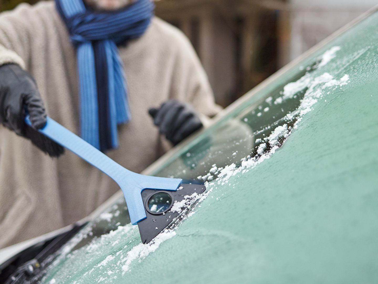 So bekommt man sein Auto in kurzer Zeit eisfrei.