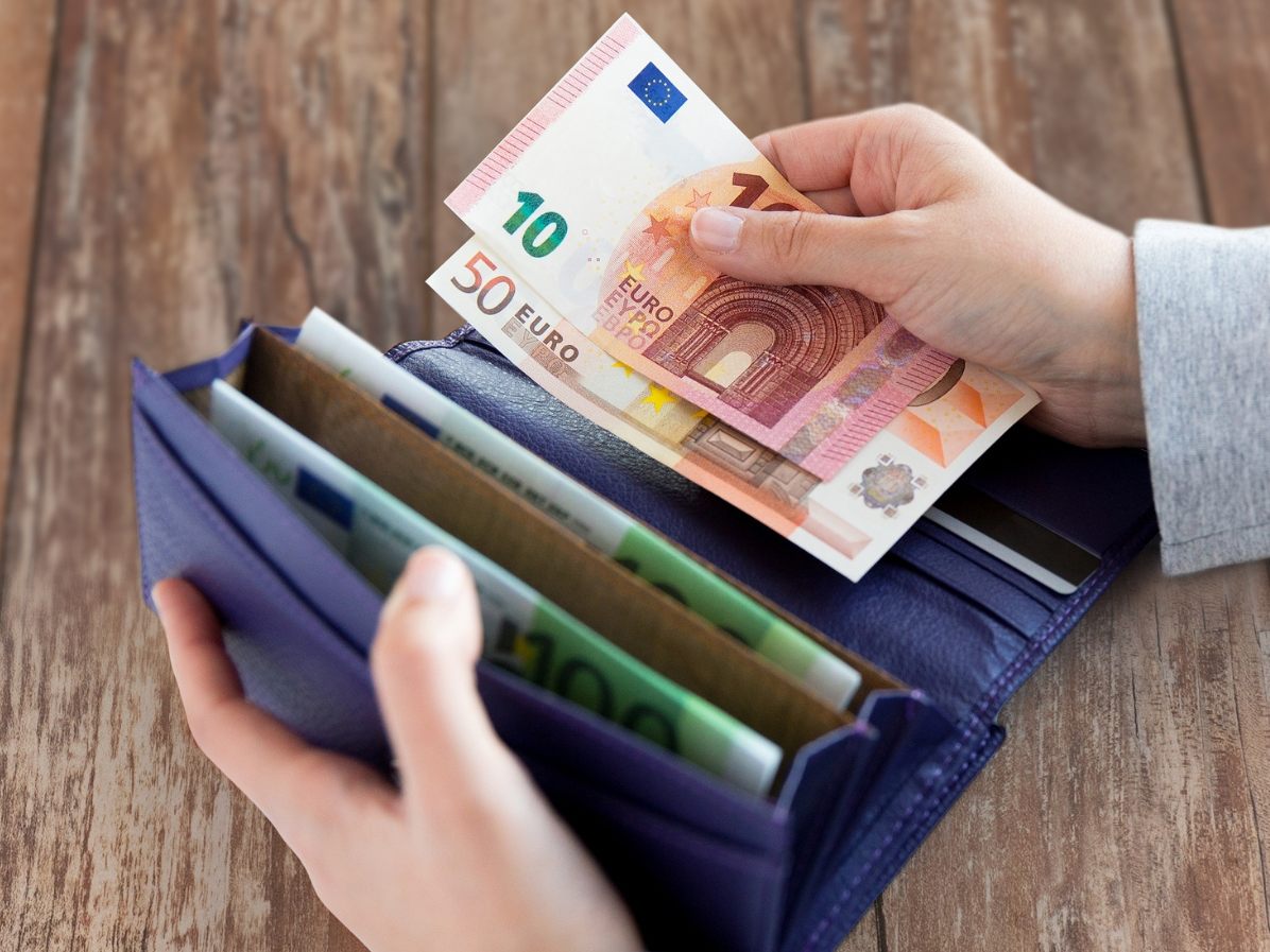 Die EU will den Zugang zu Bargeld erleichtern.