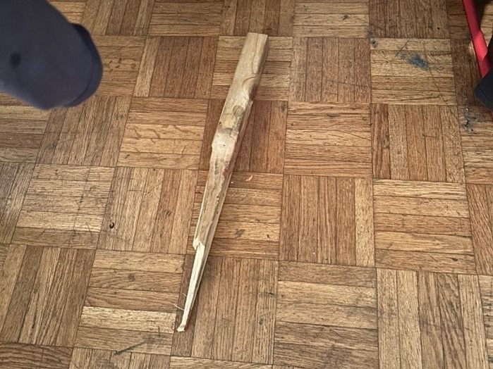 Mit dieser Holzlatte fügte der 41-Jährige seiner 33-jährigen Bekannten in Wien-Wieden die stark blutende Kopfverletzung zu.