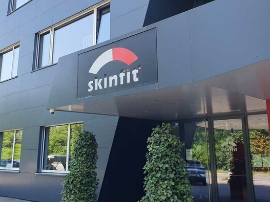 Der Firmenstammsitz von Skinfit befindet sich in Koblach.