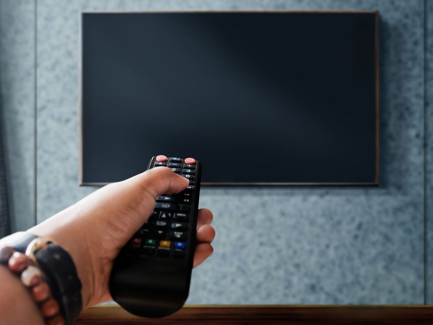 Ein schwarzer Bildschirm oder der Hinweis „Kein Signal“: Wer beim ZDF noch auf SD setzt, sieht seit Dienstag nichts mehr. (Symbolbild)