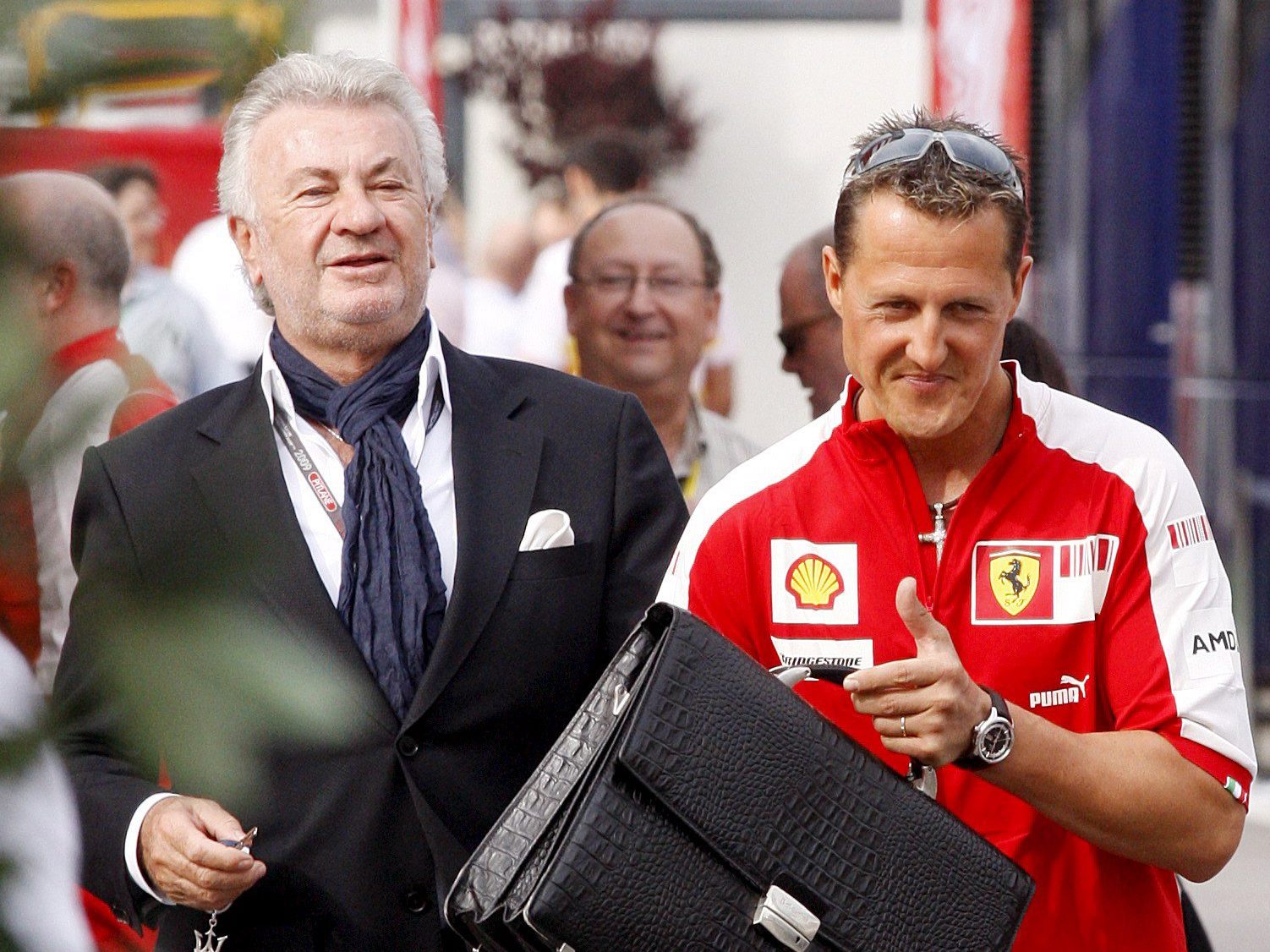 Ex-Schumacher-Manager in Villa überfallen: Täter stehlen Bargeld und Schmuck.