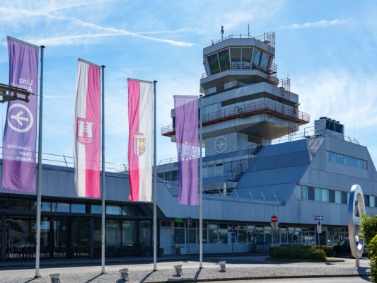 Der Linzer Flughafen ist in Turbulenzen