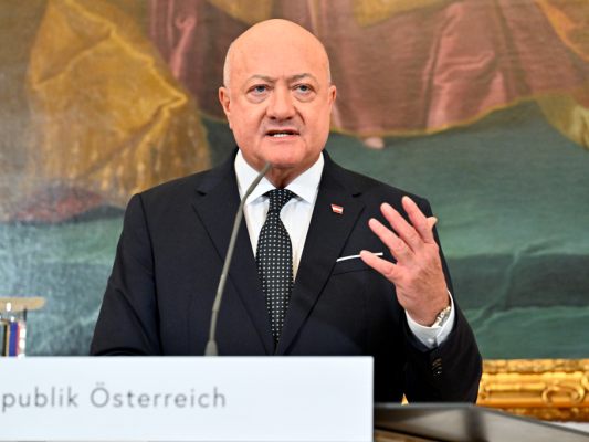 Stocker hatte Herkunft der 500 Mio. Euro zunächst noch offen gelassen