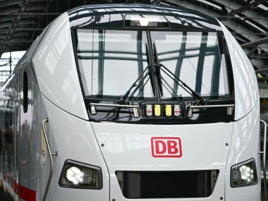 Die Deutsche Bahn hat auch Busse - und will die Flotte modernisieren