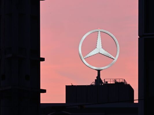 Mercedes zahlt mehr als 102 Millionen Euro
