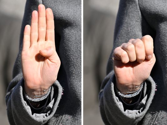 Die Sechsjährige zeigte der Polizei das SOS-Handzeichen