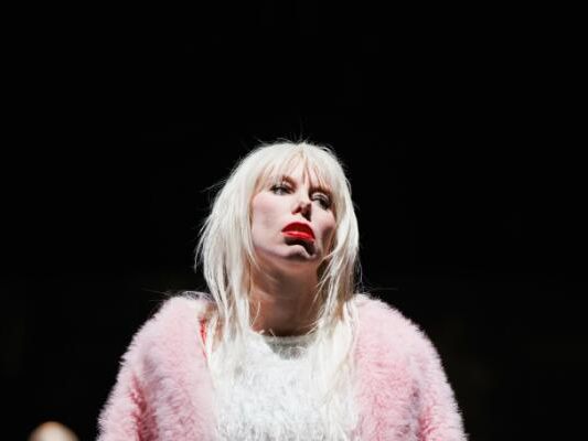 Theresa Palfi als Polly Peachum