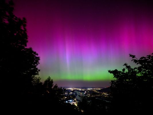 2026 könnten ein bis zwei Mal Polarlichter in Österreich zu sehen sein