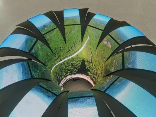 Spanische Künstlerin macht im mumok "Feudal Holes" sichtbar