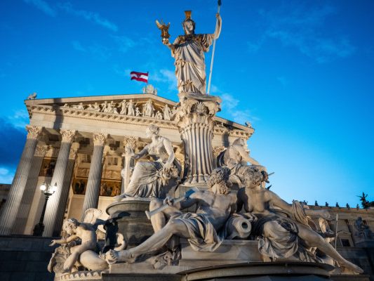 Im Parlament hält die KI am Rednerpult Einzug