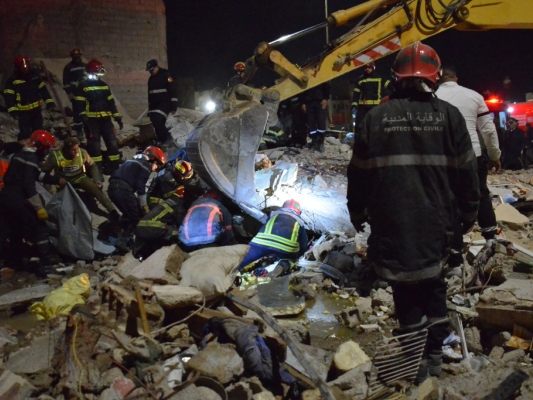 An der Einsturzstelle wird gegraben