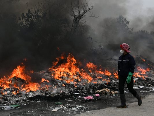 Vietnams Hauptstadt Hanoi in dichten Smog gehüllt