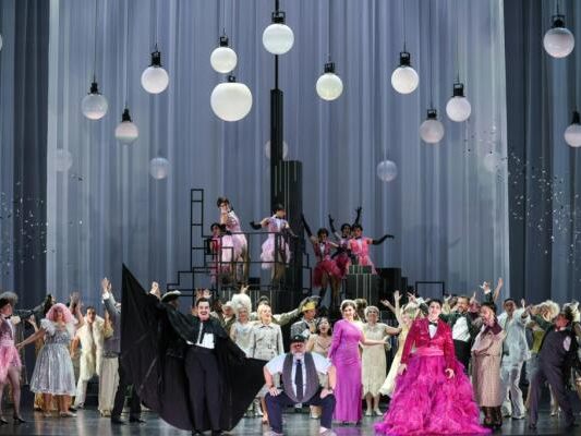 "Die Fledermaus" hatte am Tiroler Landestheater Premiere