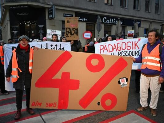 Die Forderung der Arbeitnehmer lautet weiterhin 4 Prozent Lohnerhöhung