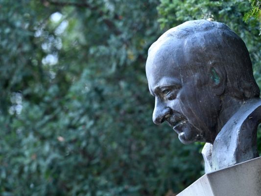 Land Vorarlberg distanziert sich von Ehrenzeichen für Hermann Gmeiner