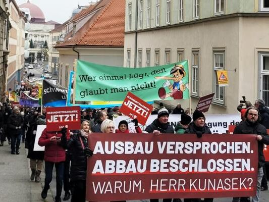 Demo für Erhalt von Spitälern
