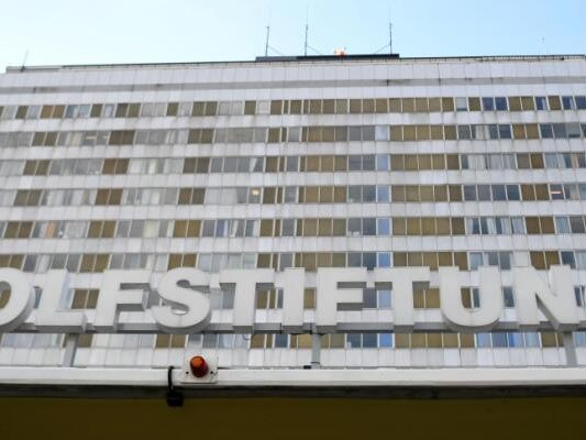 Feuer auf Dach bei ehemaliger Rudolfstiftung, nun Klinik Landstraße