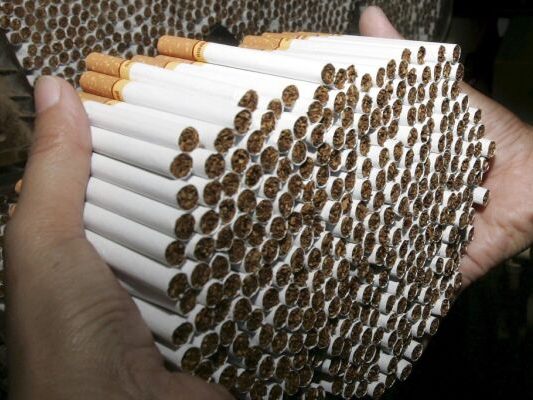 Tonnenweise gefälschte Zigaretten fanden Ermittler bei Rom