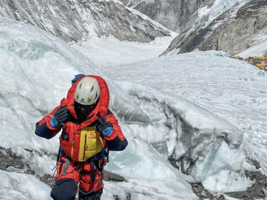 Viele Kletterer zieht es auf den höchsten Berg der Welt