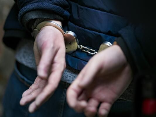 Für die Betreiberin und ihre Mutter klickten die Handschellen