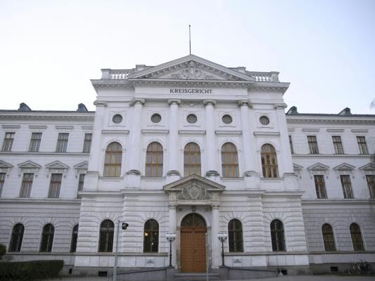 Prozess am Landesgericht Wiener Neustadt um Handy-Raub 2012