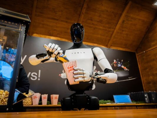 Roboter verteilte Popcorn