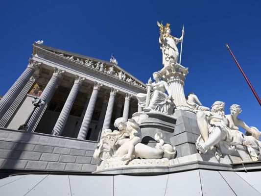 Der Holocaust-Gedenktag im Parlament sorgt für Streit im Vorfeld