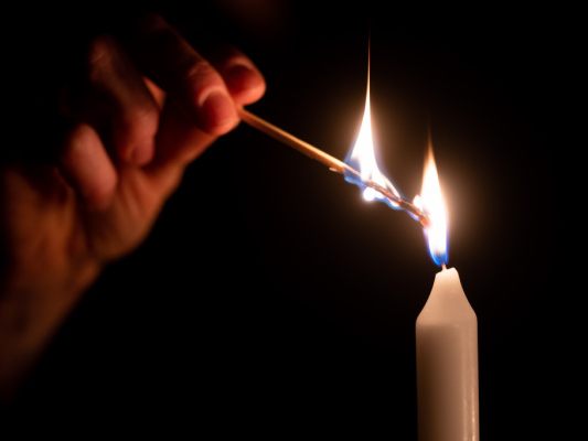 Eine Kerze hat in der Steiermark einen Brand ausgelöst