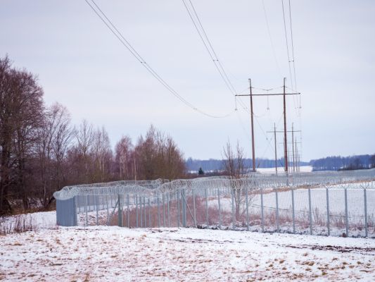Auch Panzersperren und Betonblöcke sind geplant