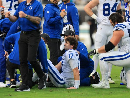 Jones (m.) droht das Saison-Aus