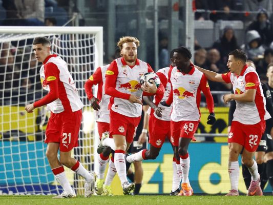 Salzburg verteidigt die Tabellenführung