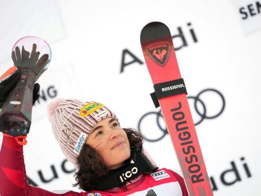 Julia Scheib ist neue Gesamtführende im RTL-Weltcup