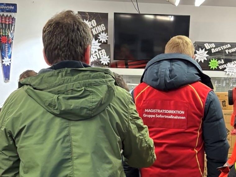 Die Gruppe Sofortmaßnahmen stellte hunderte Kilogramm Pyrotechnik in Wien-Floridsdorf sicher.