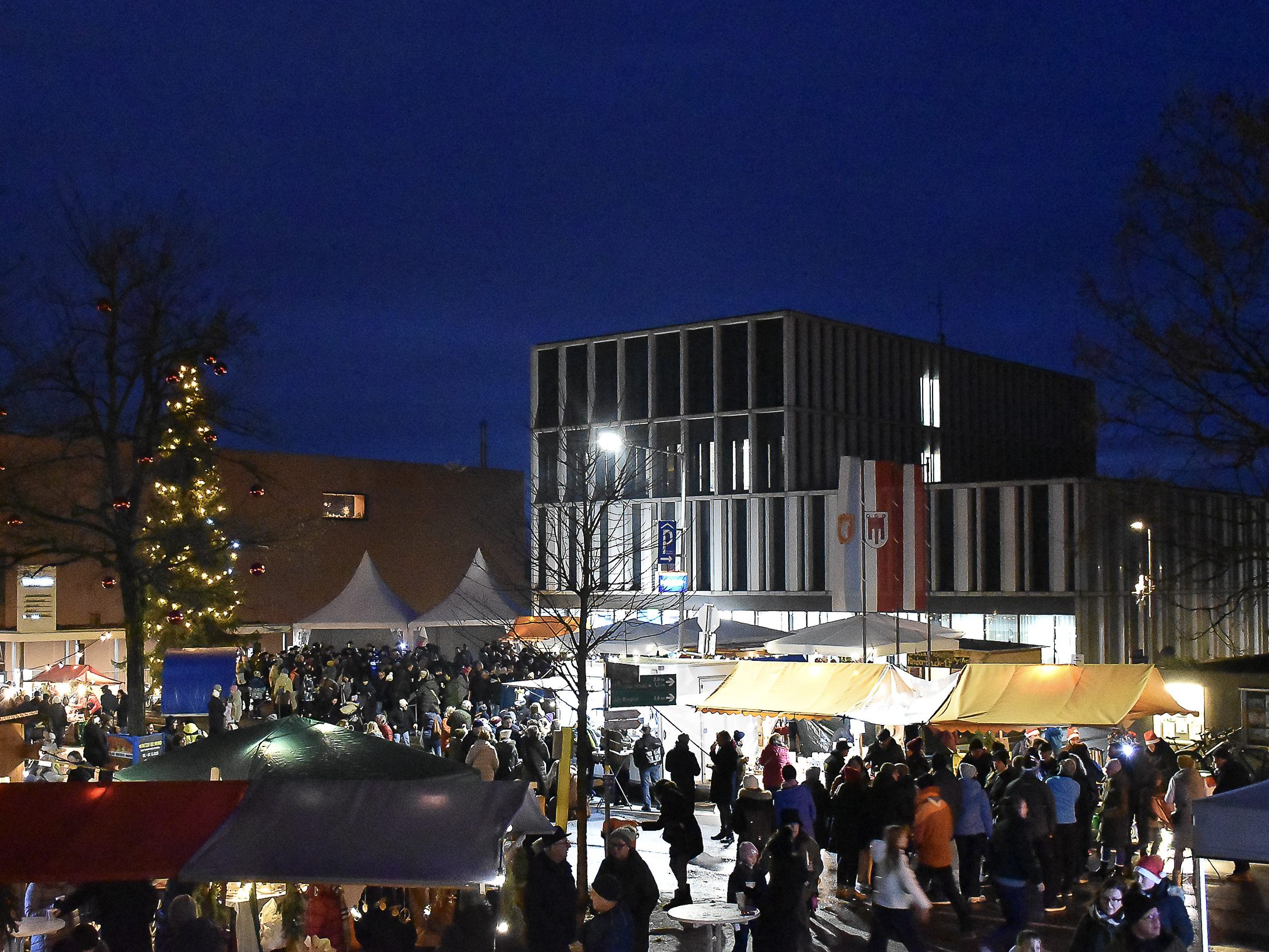 Stimmungsvolles Ambiente beim Lochauer Weihnachtsmarkt 2025