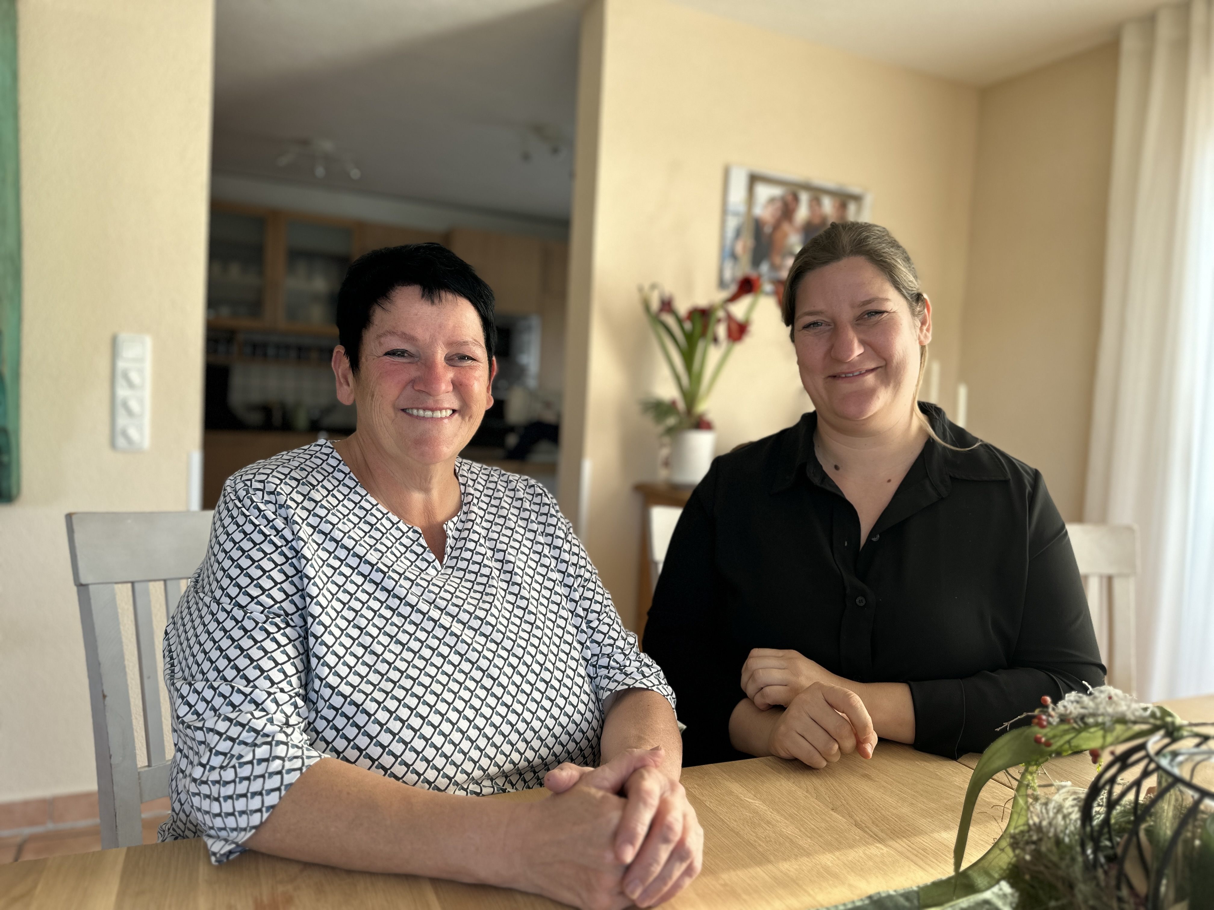 Claudia und Sarah Kepp laden zum gemeinsamen Weihnachtsfest ein.