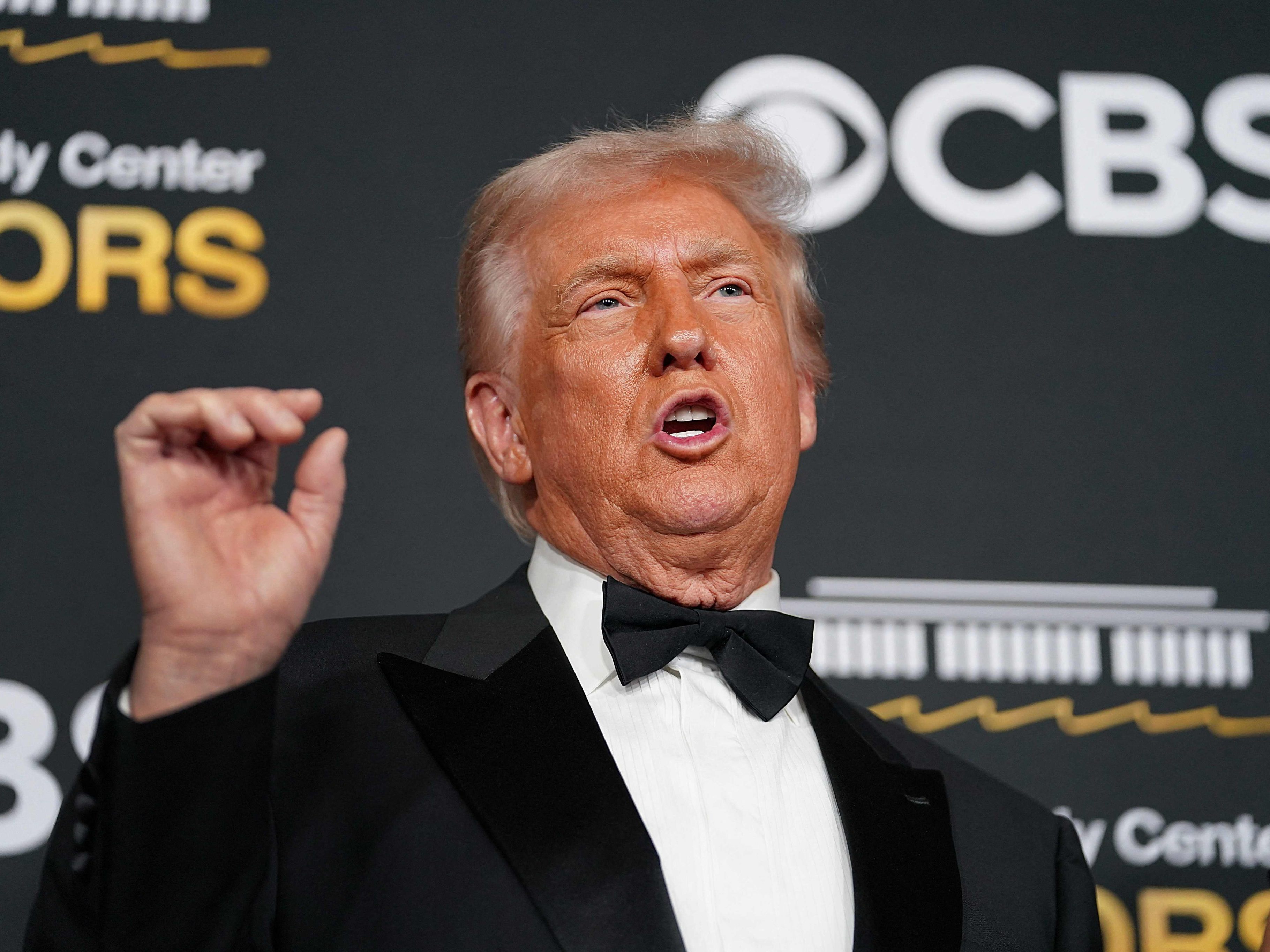 US-Präsident Donald Trump bei den Kennedy Center Honors in Washington – auf dem roten Teppich äußerte er Kritik an Selenskyj.