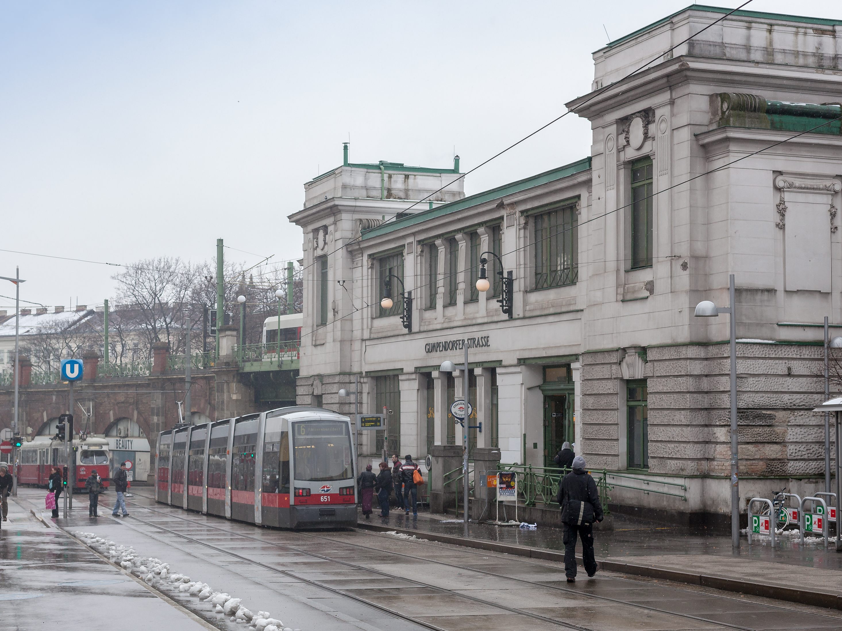 Bei der U6-Station Gumpendorfer Straße kam es zu dem Raubversuch.