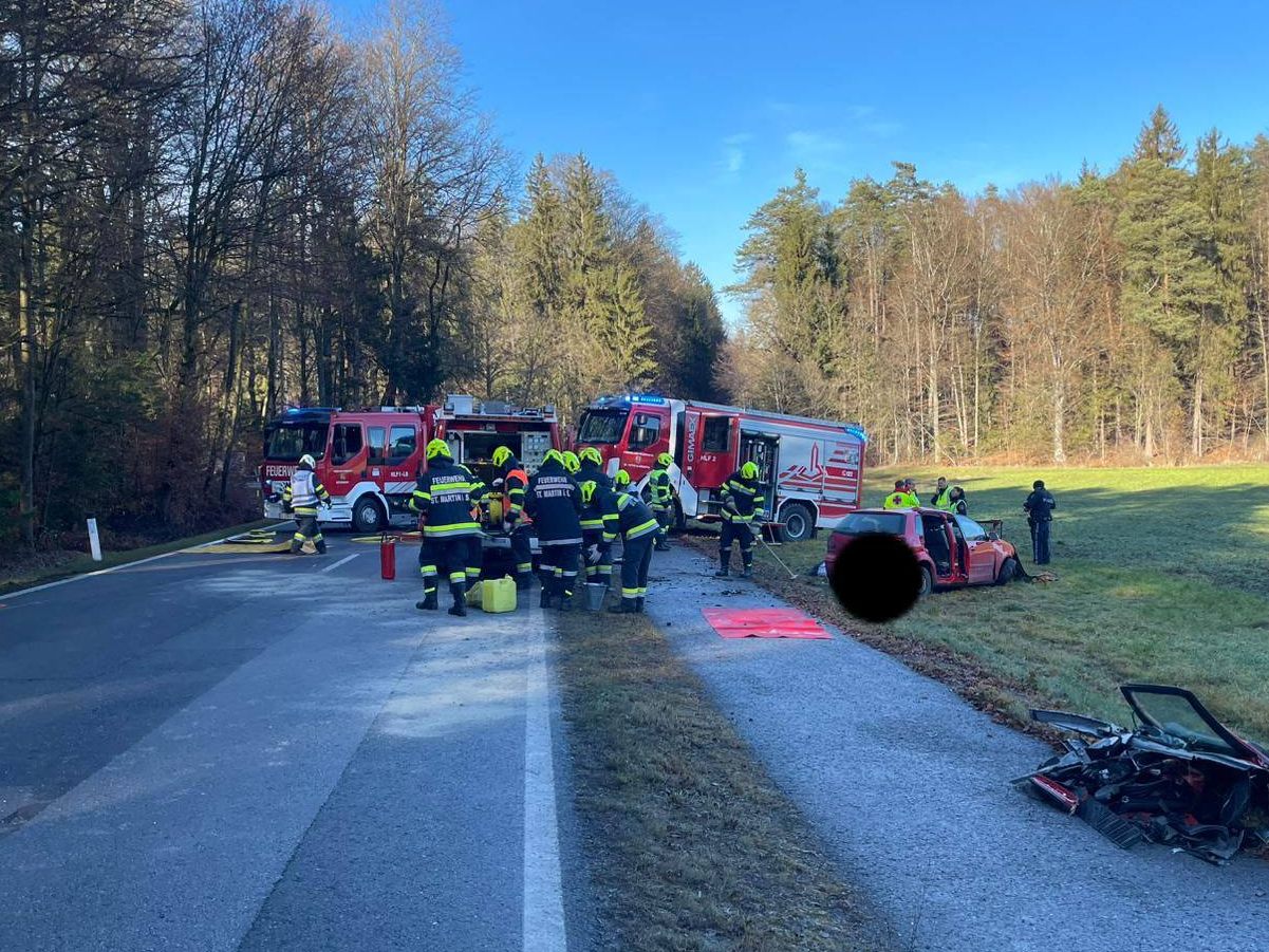 Pkw-Lenker stirbt nach Frontalcrash mit Lkw