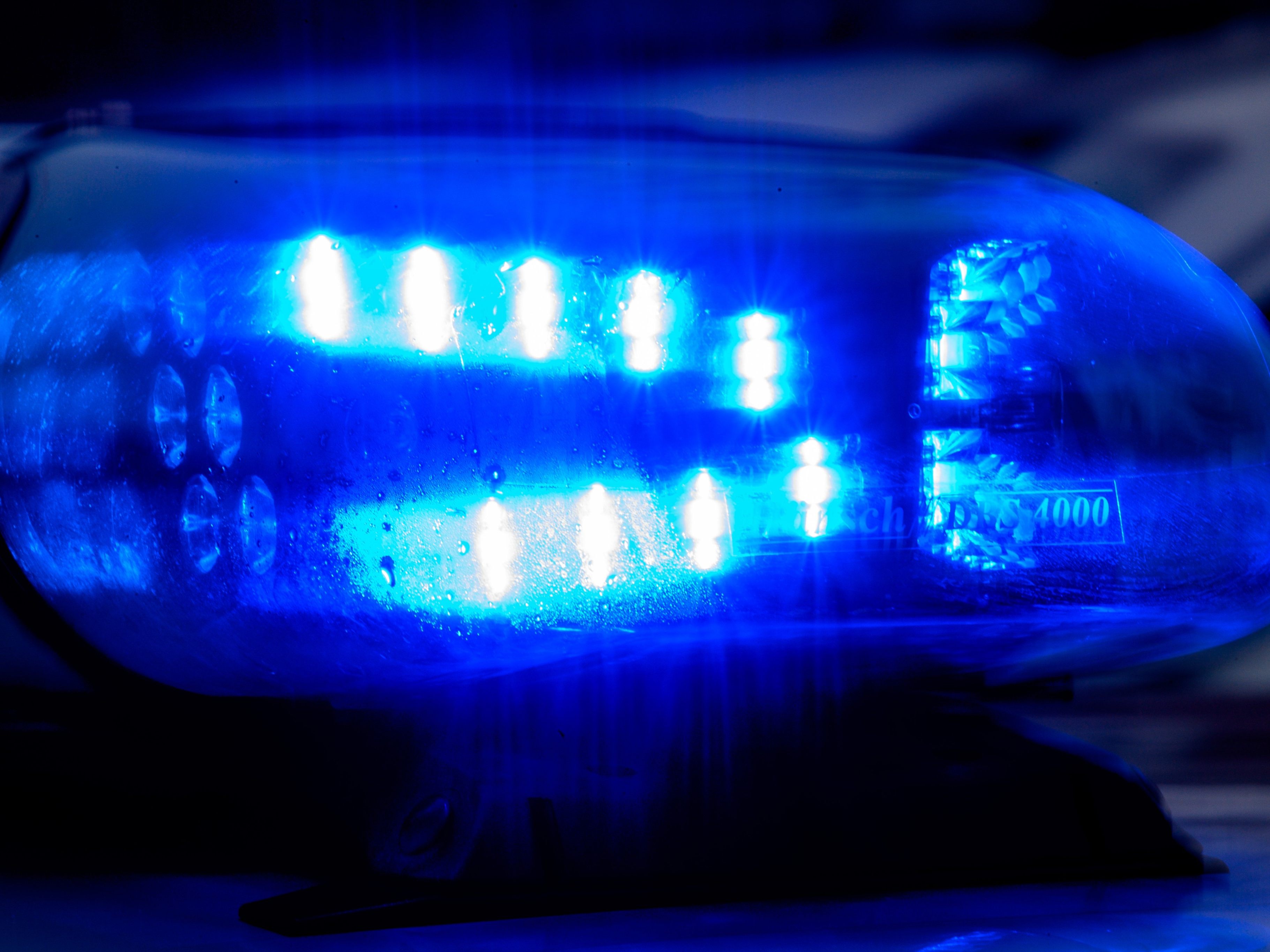 Polizei fahndet nach Messerstecher (SYMBOLBILD)