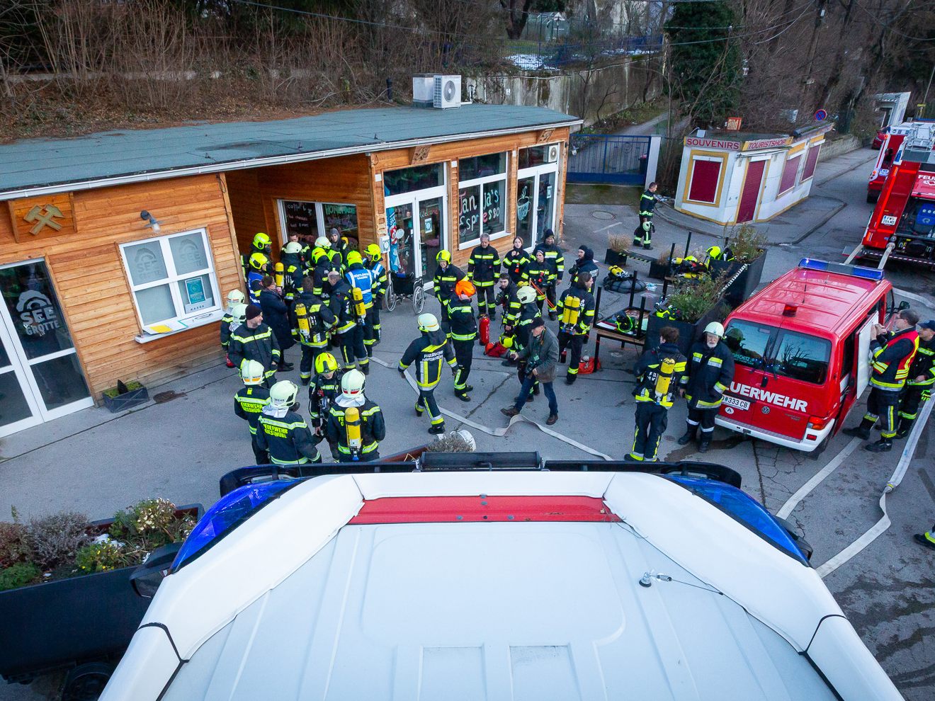 Die Feuerwehr hatte verschmorte Werkzeugakkus entdeckt.