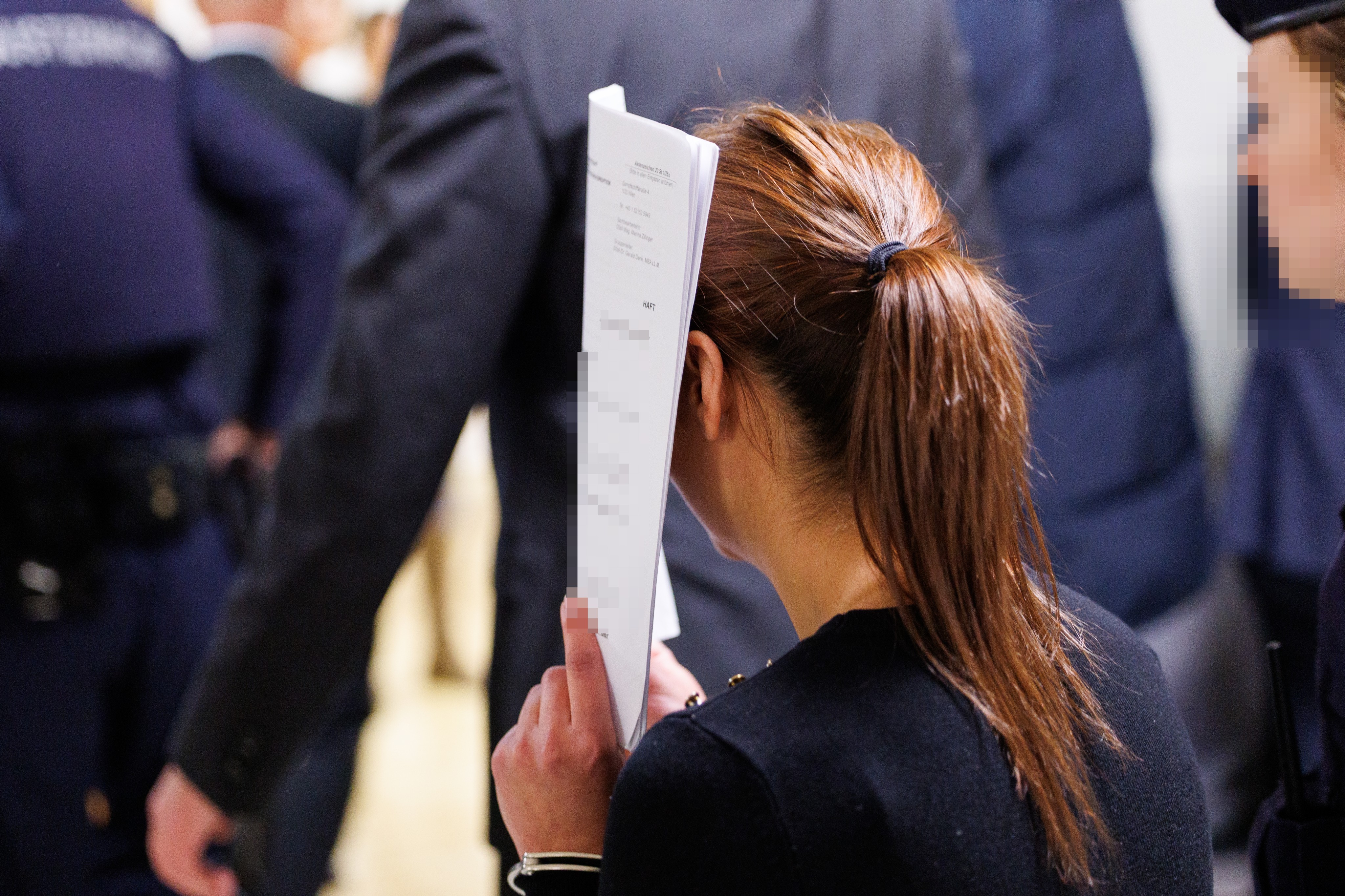 „Jung-Schamanin“ wegen Okkult-Betrug verurteilt: Vier Jahre Haft