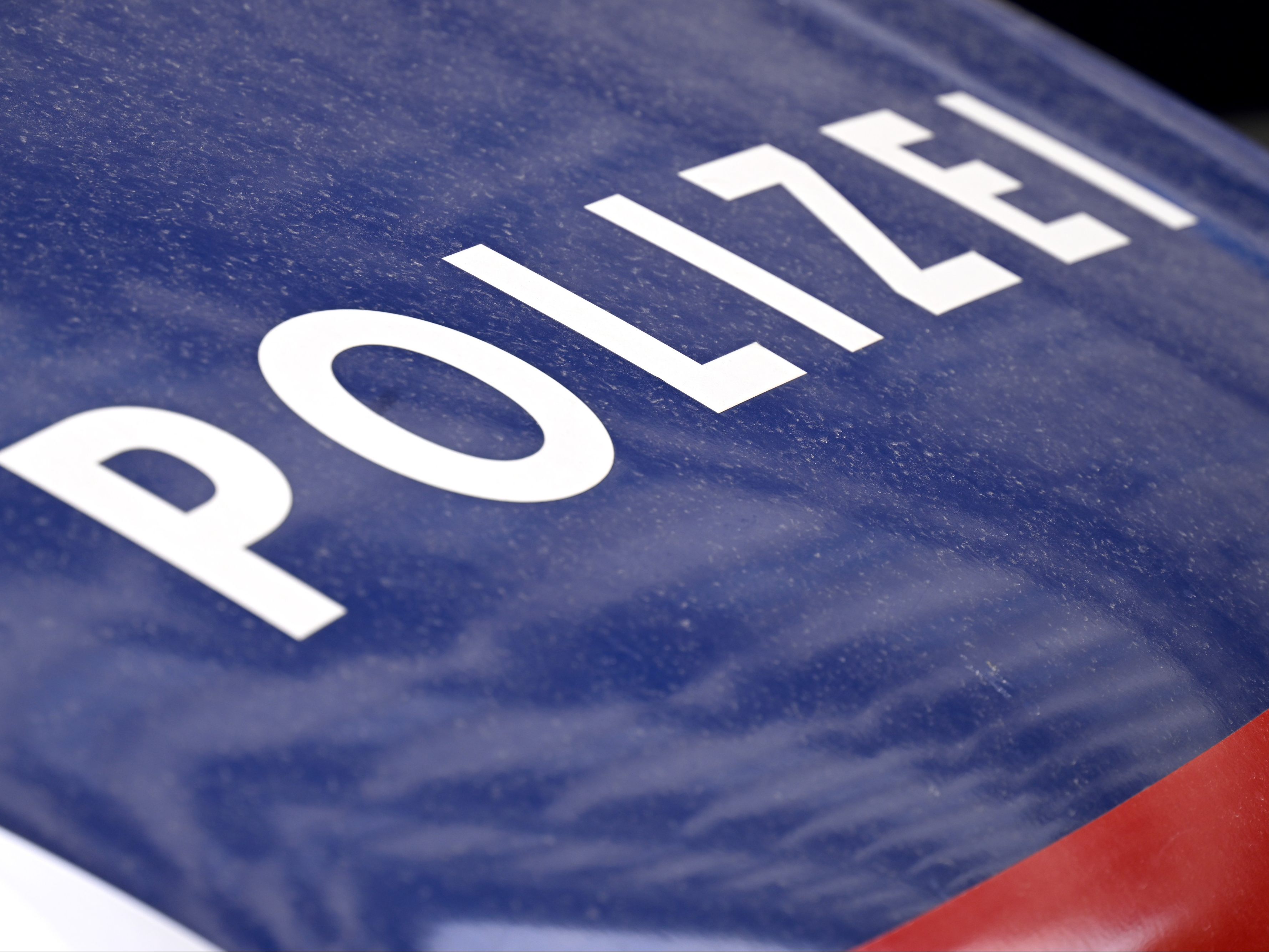 Pannenauto übersehen: Lenker stirbt