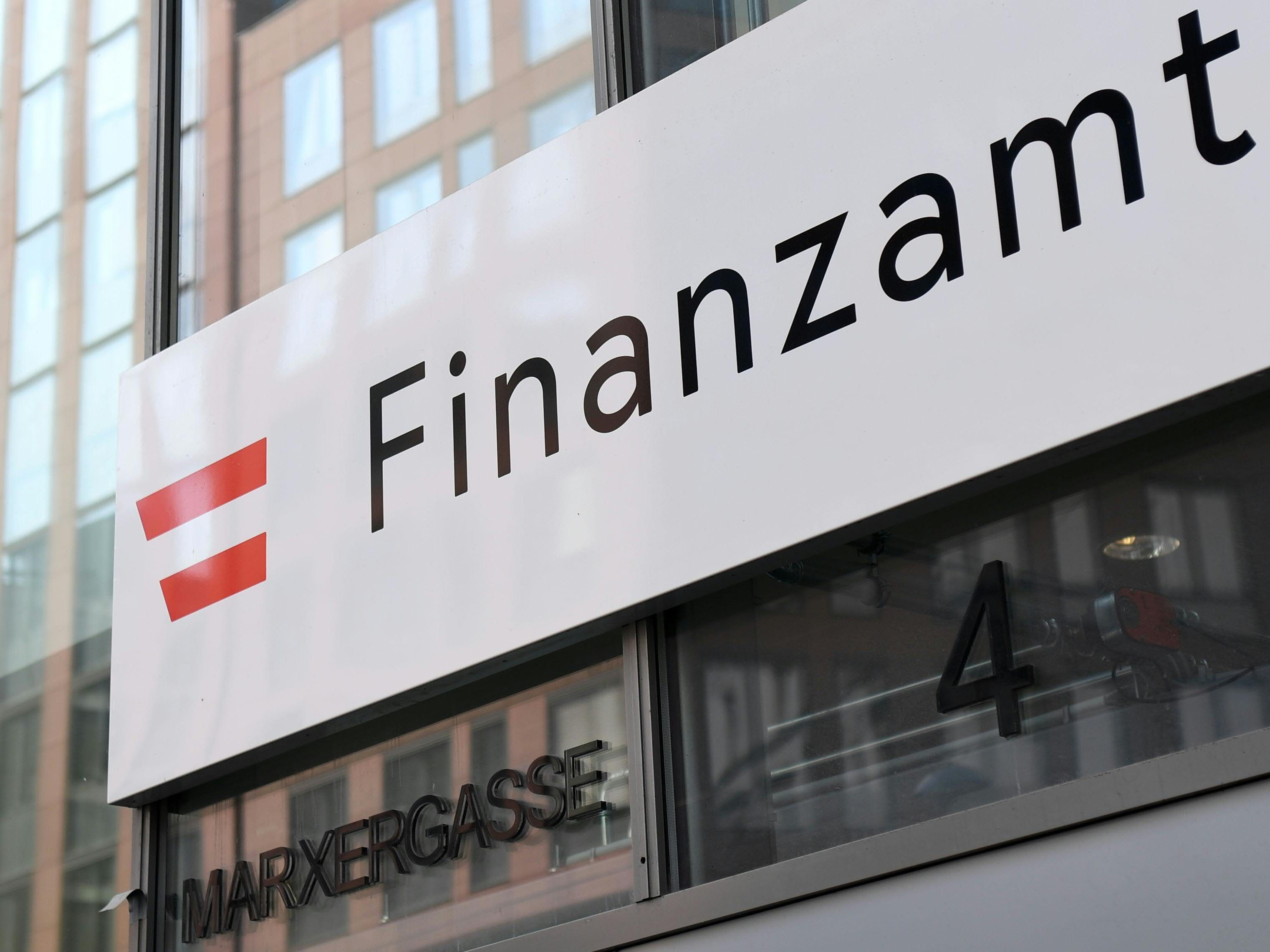 Phishing-Welle: Falsche Finanzamt-Mails mit Rückforderung