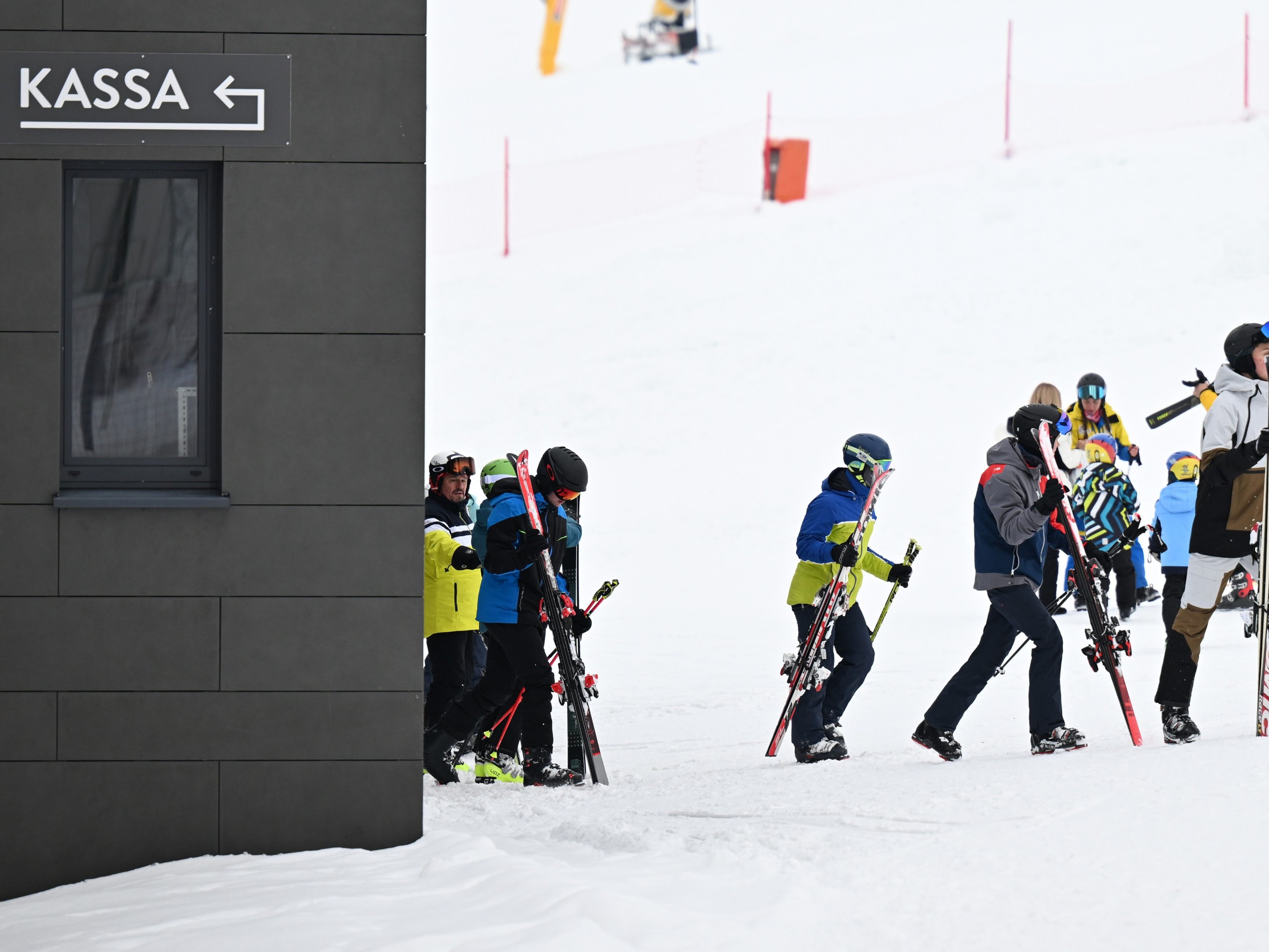 Für 51 Prozent der Ski-Aussteiger sind Liftkarten zu teuer.